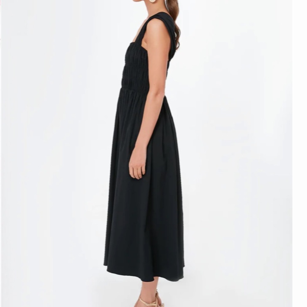 Black Noah Smocked Dress
POMANDER PLACE - Picture 3 of 6